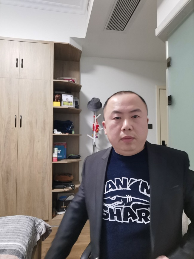 白领兼职中年大叔